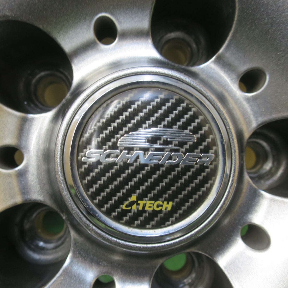 バリ溝！22年！キレイ！9.5分以上★スタッドレス 215/60R17 トーヨー ウインター トランパス TX SCHNEIDER シュナイダー 17インチ PCD114.3/5H★6032309イス