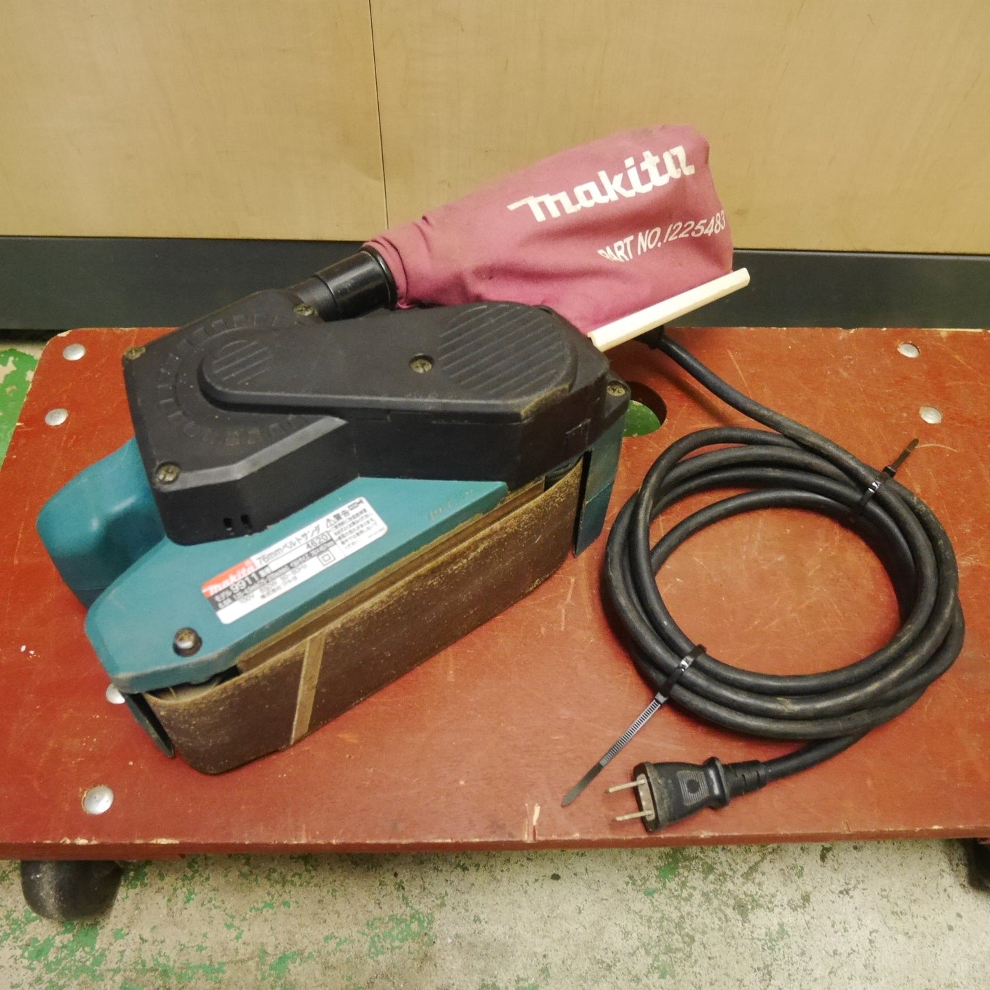[送料無料] ☆マキタ 76mm ベルト サンダ 9911 電動 工具 100v 50-60Hz 研磨 仕上げ 研削 DIY コード式 Makita☆