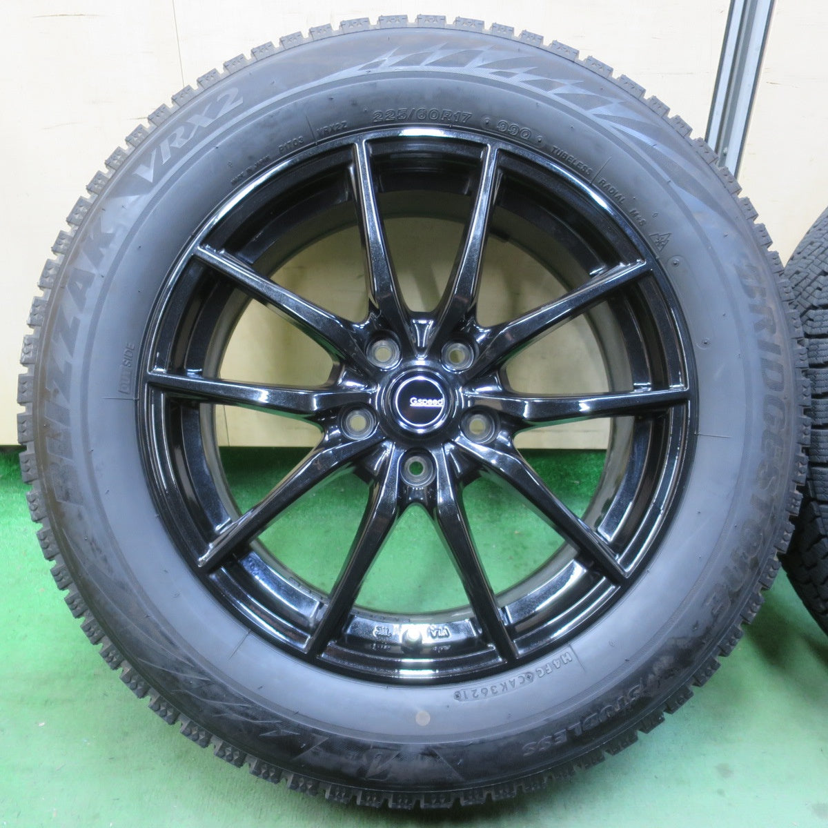 バリ溝！キレイ！ほぼ10分★スタッドレス 225/60R17 ブリヂストン ブリザック VRX2 G.speed Gスピード 17インチ PCD114.3/5H★6020504イス