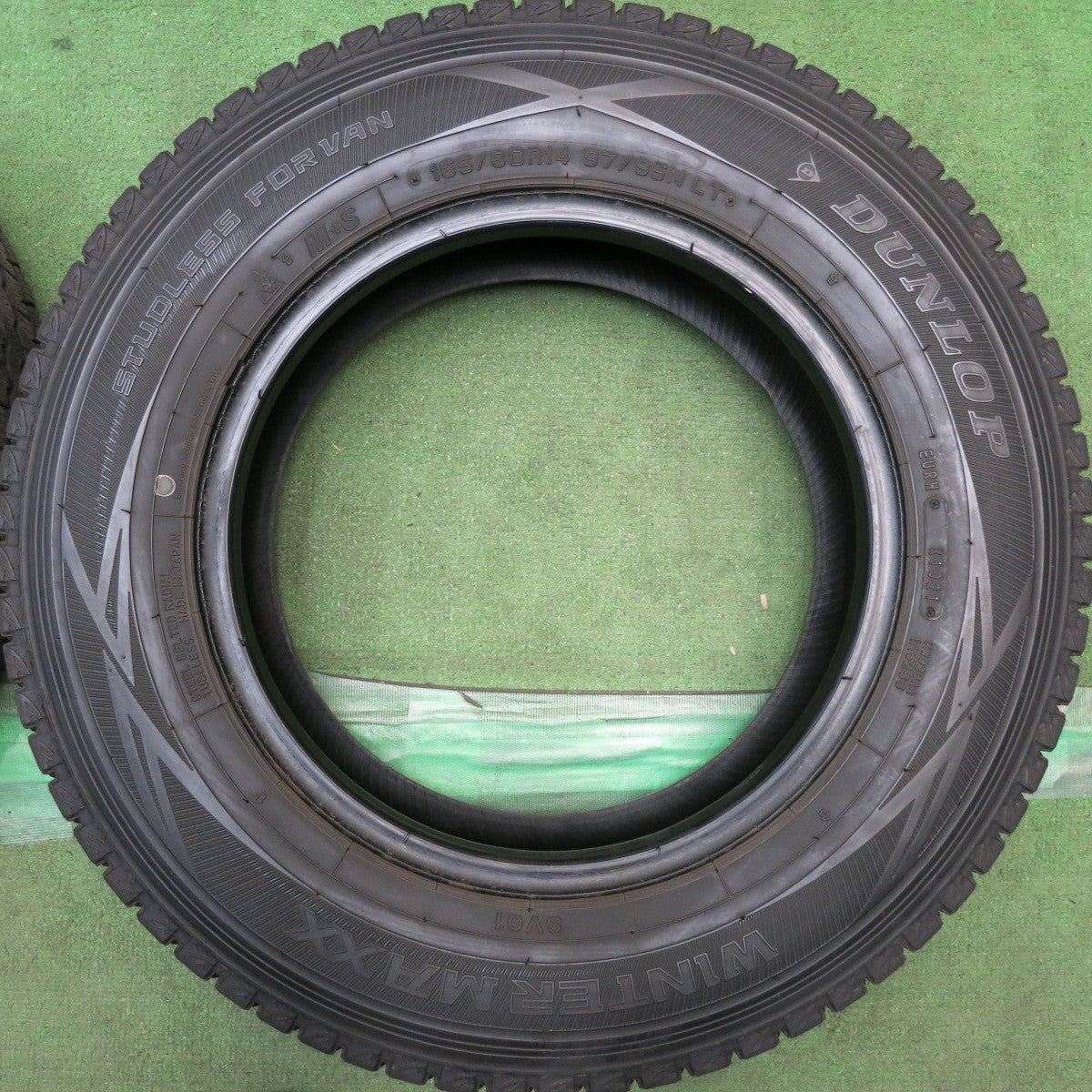 バリ溝！9.5分◎スタッドレス 165/80R14 97/95N ダンロップ ウインターマックス SV01 タイヤ 14インチ バネット タウンエース 等◎6101508HAスタ