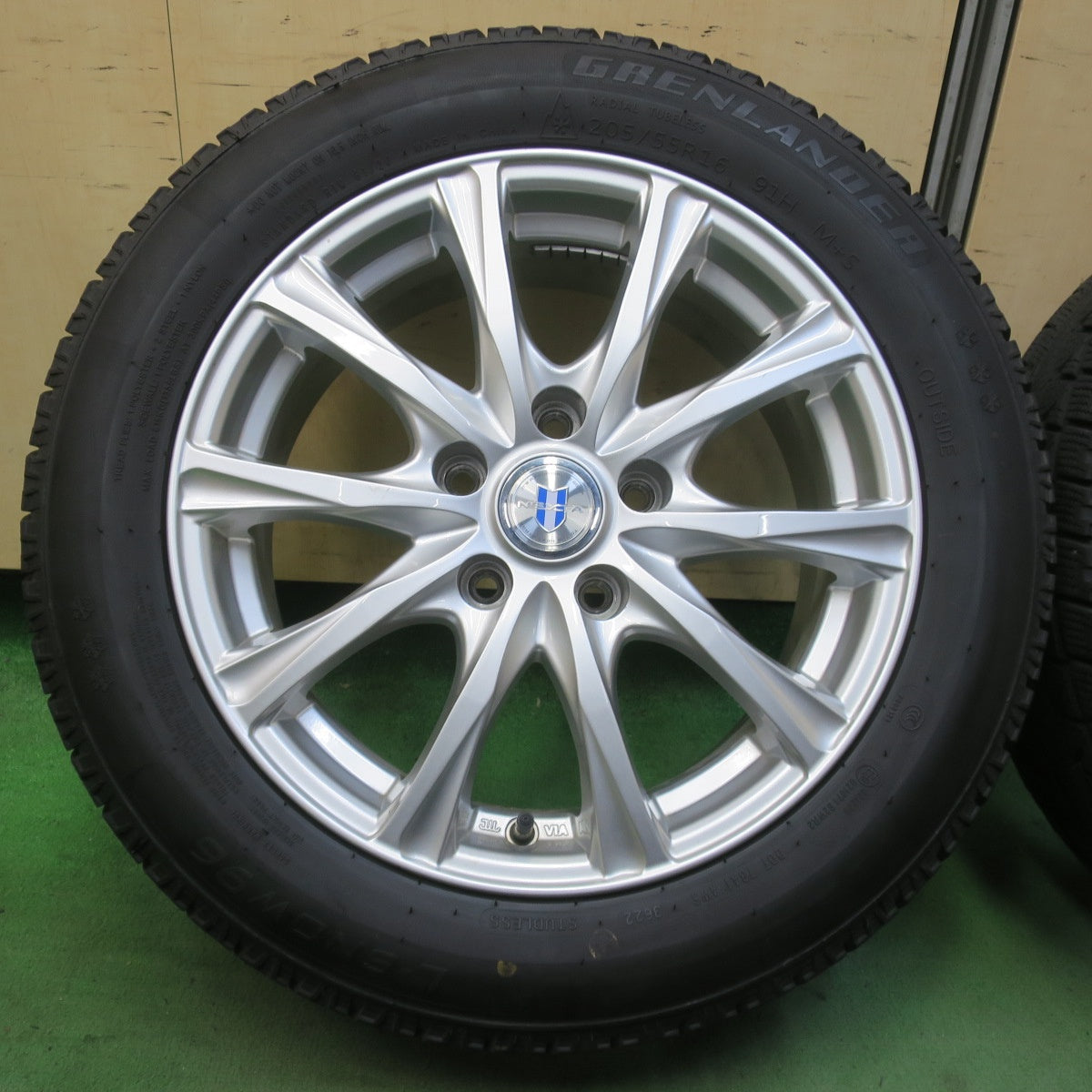 4本価格！22年★スタッドレス 205/55R16 グリンランダー L-SNOW96 NEXTA ネクスタ 16インチ PCD114.3/5H★6040610イス