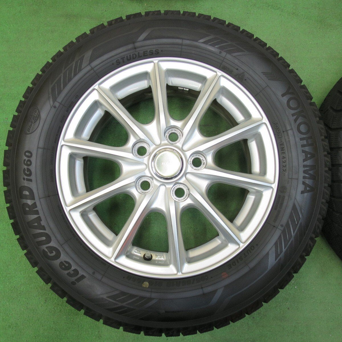 バリ溝！22年！キレイ！9.5分★スタッドレス 195/65R15 ヨコハマ アイスガード iG60 ECO FORME エコフォルム 15インチ PCD114.3/5H★5010411イス