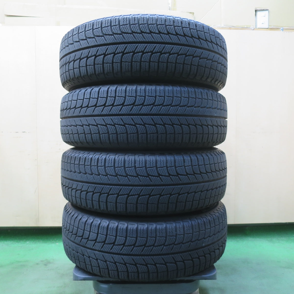 バリ溝！キレイ！8.5分★スタッドレス 185/65R15 ミシュラン X-ICE3+ STRANGER ストレンジャー 15インチ PCD114.3/5H★6032503イス