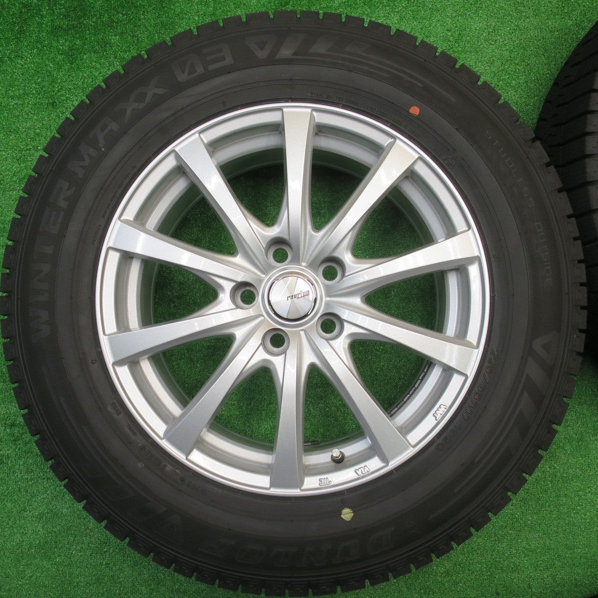 バリ溝！24年！キレイ！9.5分以上★スタッドレス 225/65R17 ダンロップ ウインターマックス03 ravrion RS01 ラブリオン 17インチ PCD114.3/5H★5101601NJス