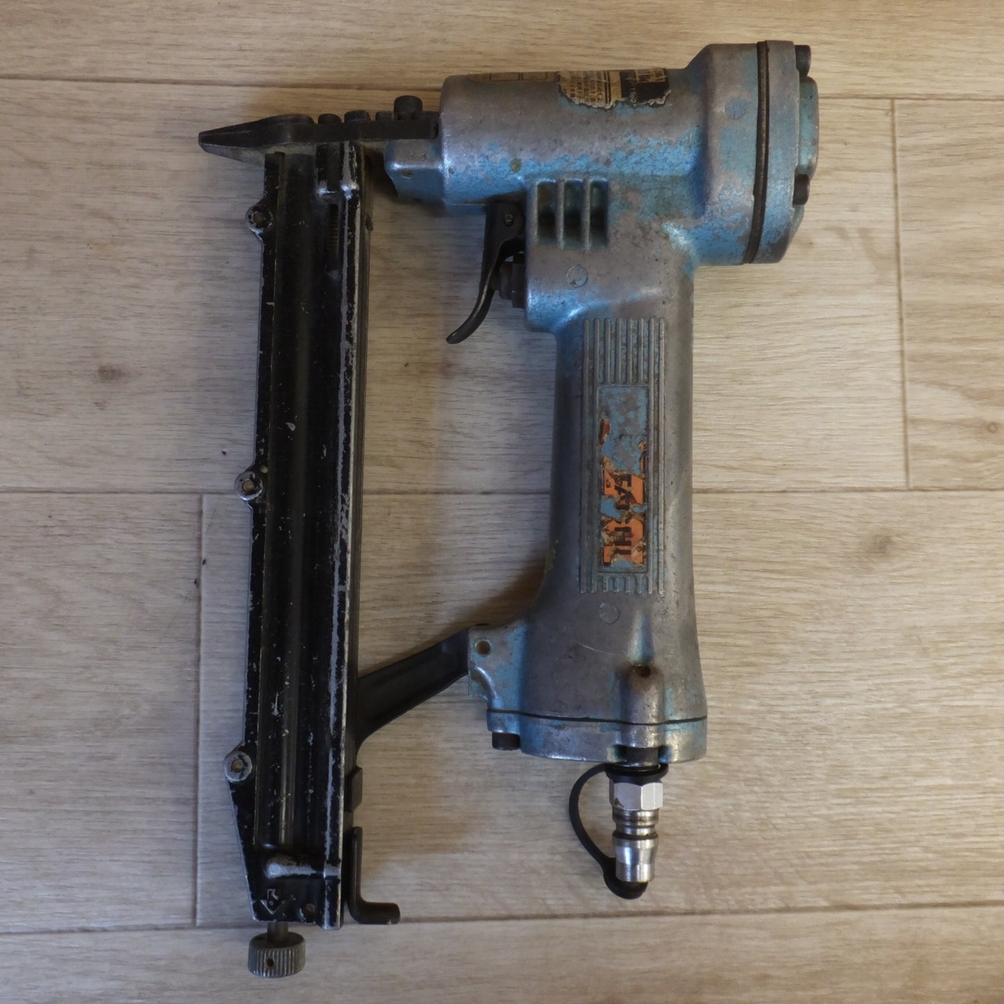 [送料無料] ★マックス MAX エアネイラ 釘打機 スーパーフィニッシュネイラ  TA-35B/SF50M0　日立 HITACHI 25mm カラー釘打機 NT-25A　セット★