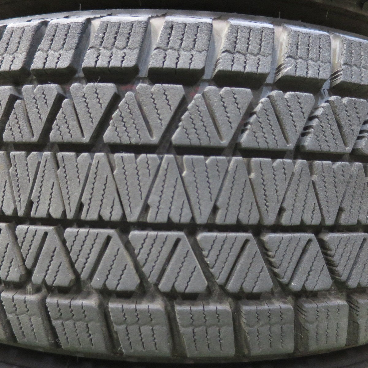 バリ溝！22年！9.5分★スタッドレス 225/65R17 ブリヂストン ブリザック DM-V3 タイヤ 17インチ ハリアー RAV4 ヴァンガード 等★6010708イスタ