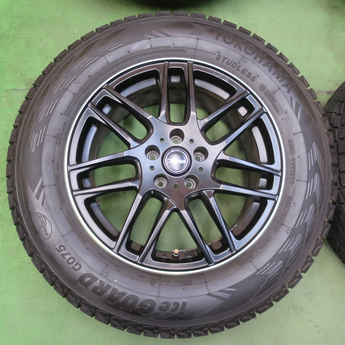 バリ溝！21年！キレイ！9.5分★JEEP ジープ KL チェロキー 等 EURO AFG 245/65R17 スタッドレス ヨコハマ アイスガード G075 17インチ PCD110/5H★5102804イス