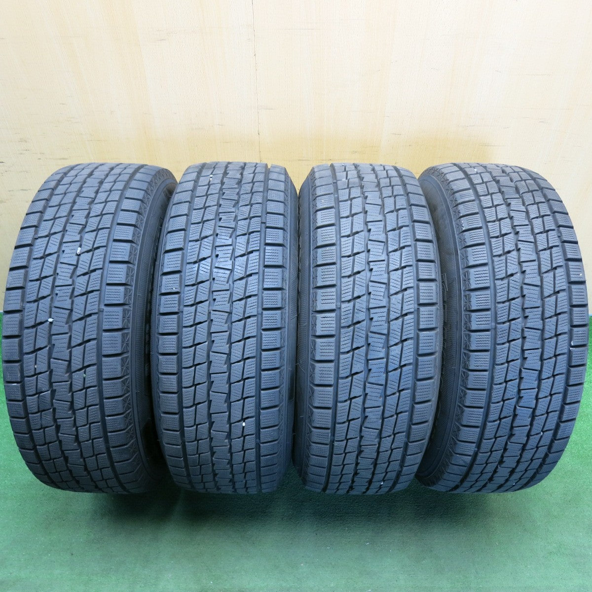 バリ溝！23年！キレイ！9.5分★スタッドレス 265/65R17 グッドイヤー アイスナビ SUV D.O.S. DOS 17インチ PCD139.7/6H★6052406HAス