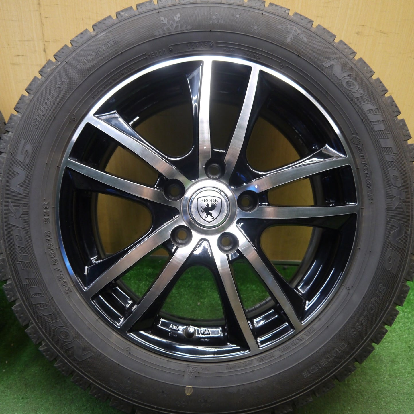 超バリ溝！25年！ほぼ10分★スタッドレス 205/60R16 オートバックス ノーストレック N5 BROOK ブルック 16インチ PCD114.3/5H★6031805Hス