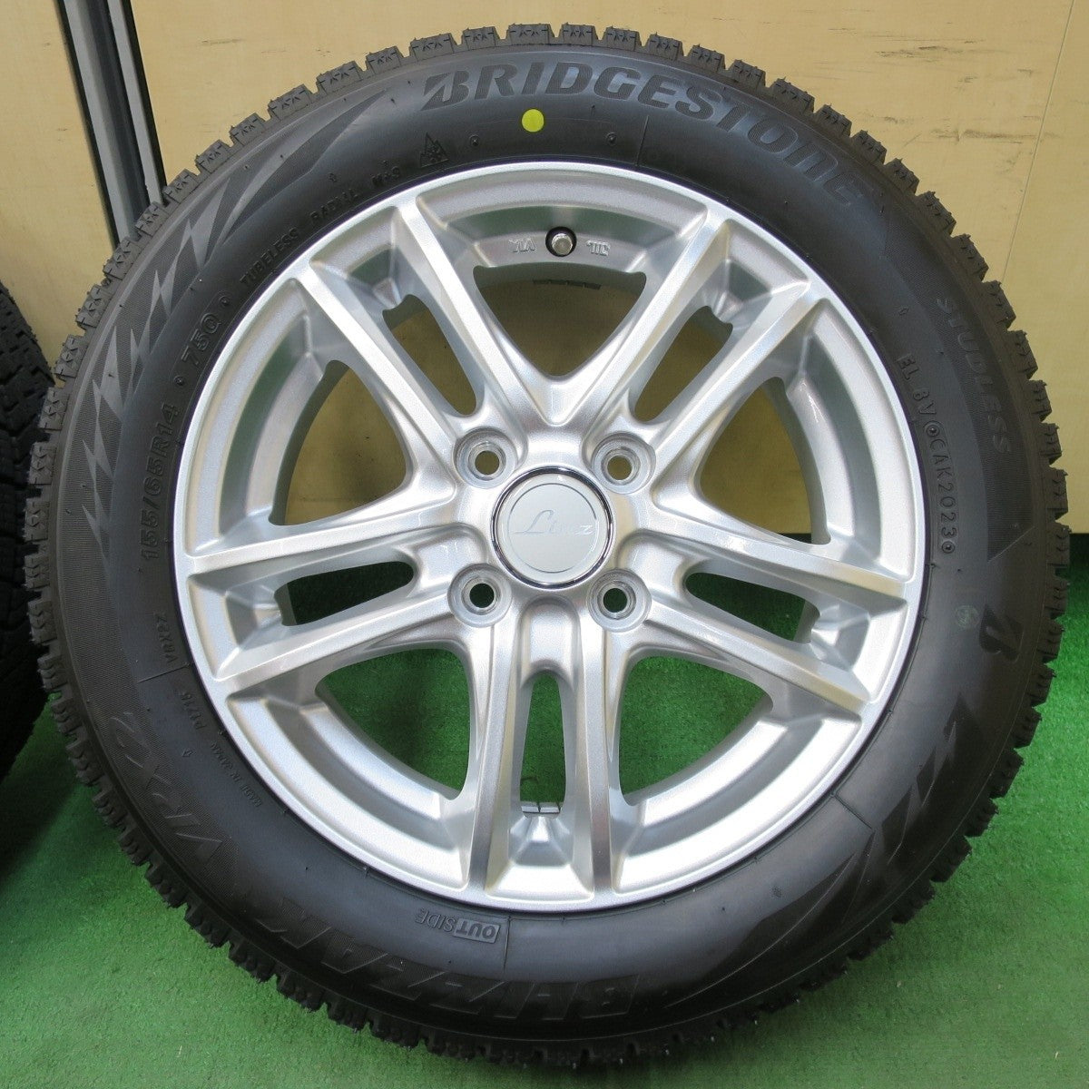 バリ溝！23年！キレイ！ほぼ10分★スタッドレス 155/65R14 ブリヂストン ブリザック VRX2 Linz 社外 アルミ 14インチ PCD100/4H★5013113イス