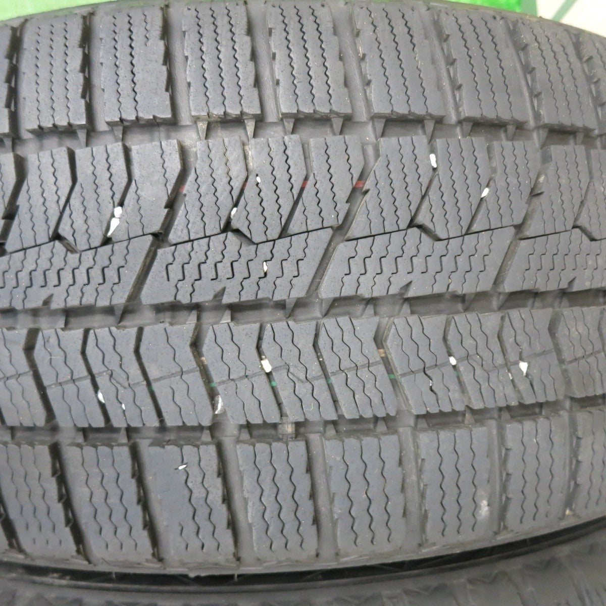バリ溝！22年！8.5分★スタッドレス 215/45R18 トーヨー オブザーブ GIZ2 AXEL アクセル 18インチ PCD114.3/5H★5012308TNス