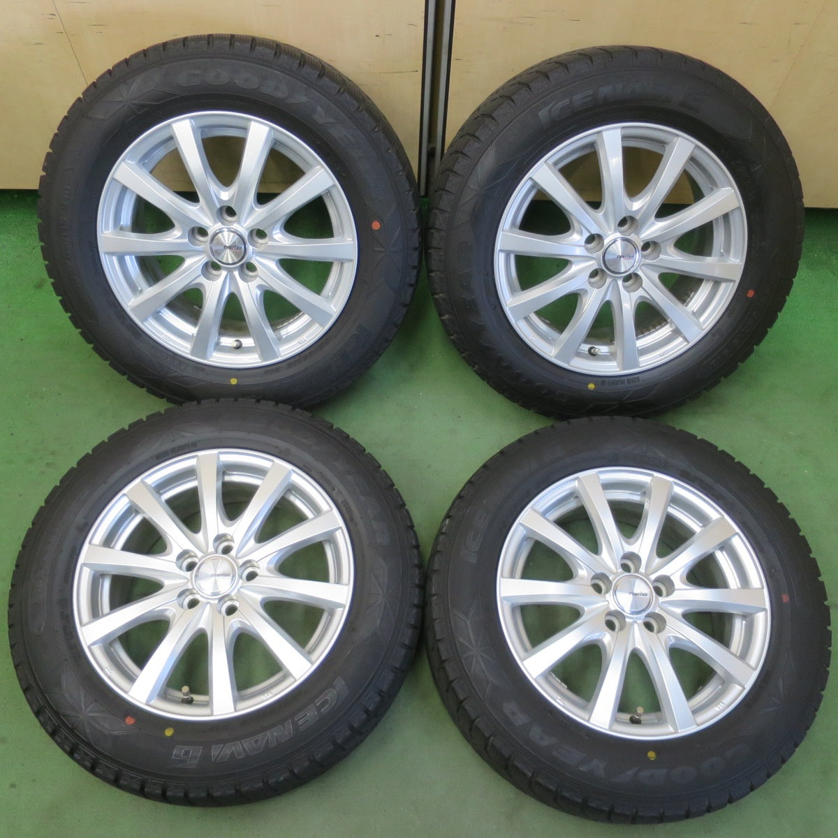 バリ溝！キレイ！9.5分以上★プリウス 等 195/65R15 スタッドレス グッドイヤー アイスナビ6 ravrion RS01 ラブリオン 15インチ PCD100/5H★6042509イス