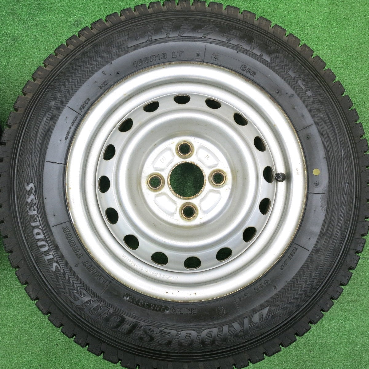 [送料無料] タイヤほぼ未使用！23年★スタッドレス 165R13 6PR ブリヂストン ブリザック VL1 スチール ホイール 13インチ PCD100/4H★4111605HAス