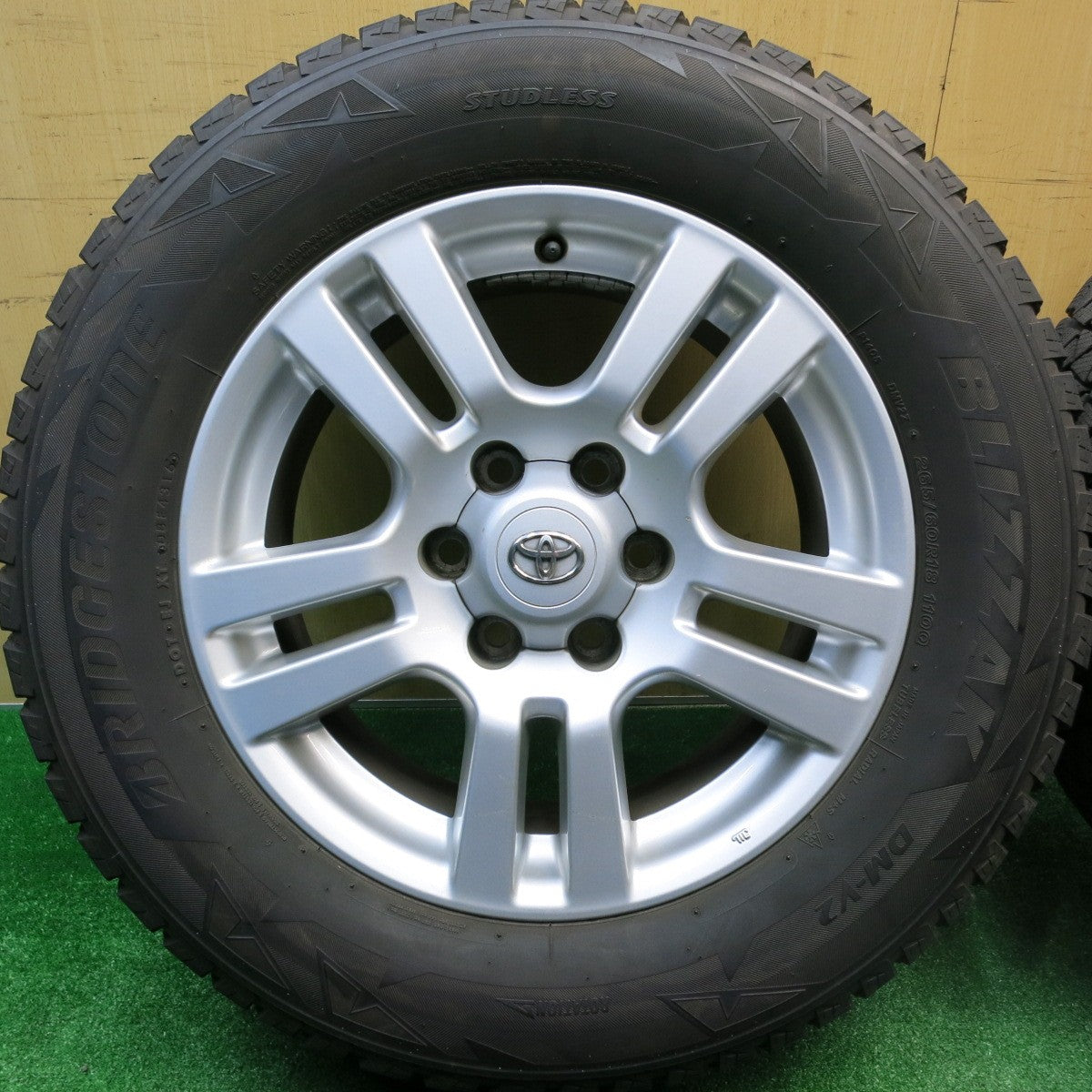 バリ溝！8.5分★トヨタ 150系 ランクル プラド 純正 265/60R18 スタッドレス ブリヂストン ブリザック DM-V2 18インチ PCD139.7/6H★5103002HAス