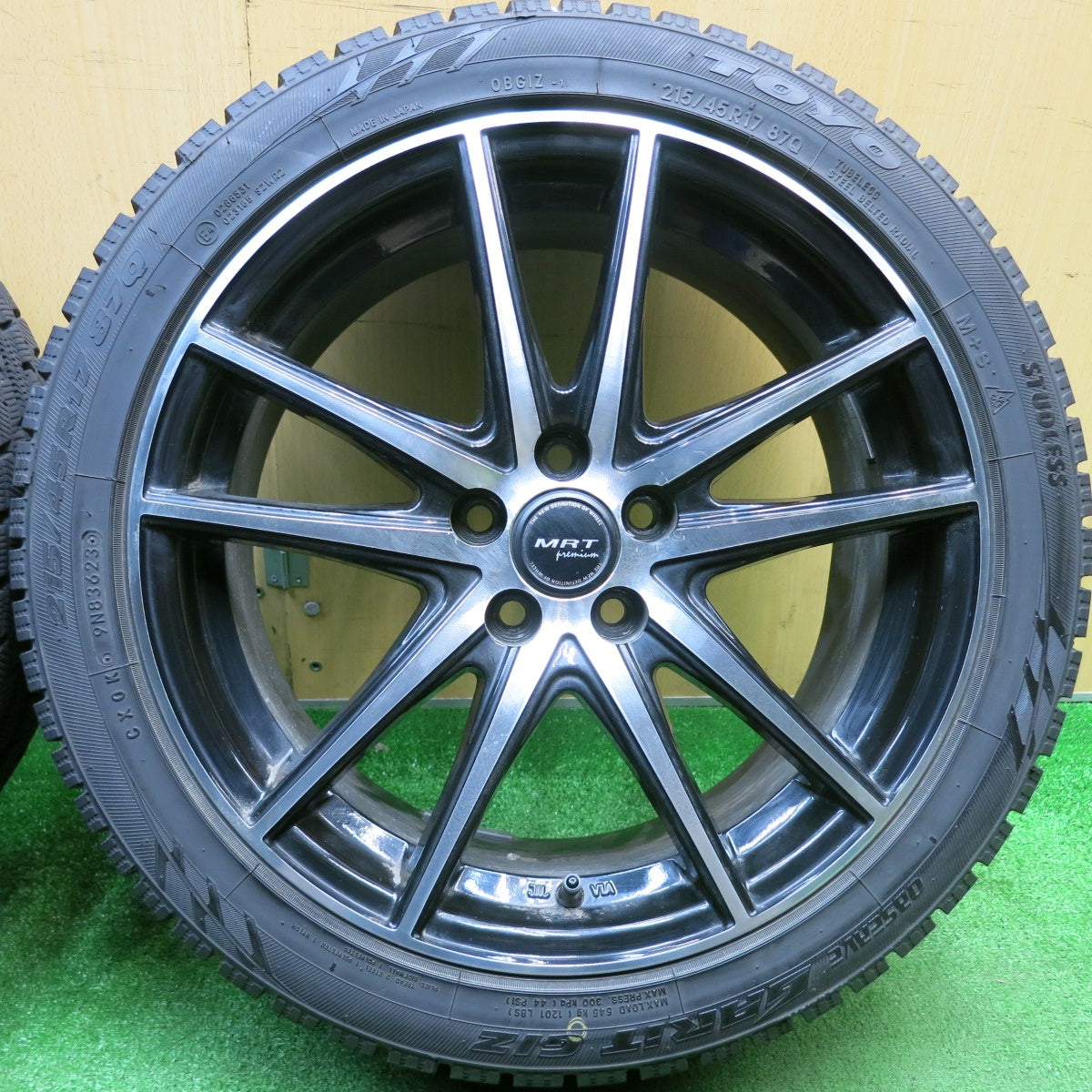 バリ溝！23年！9分★プリウス 86 BRZ 等 215/45R17 スタッドレス トーヨー オブザーブ ガリット GIZ MRT Premium モリタ 17インチ PCD100/5H★5122005HAス