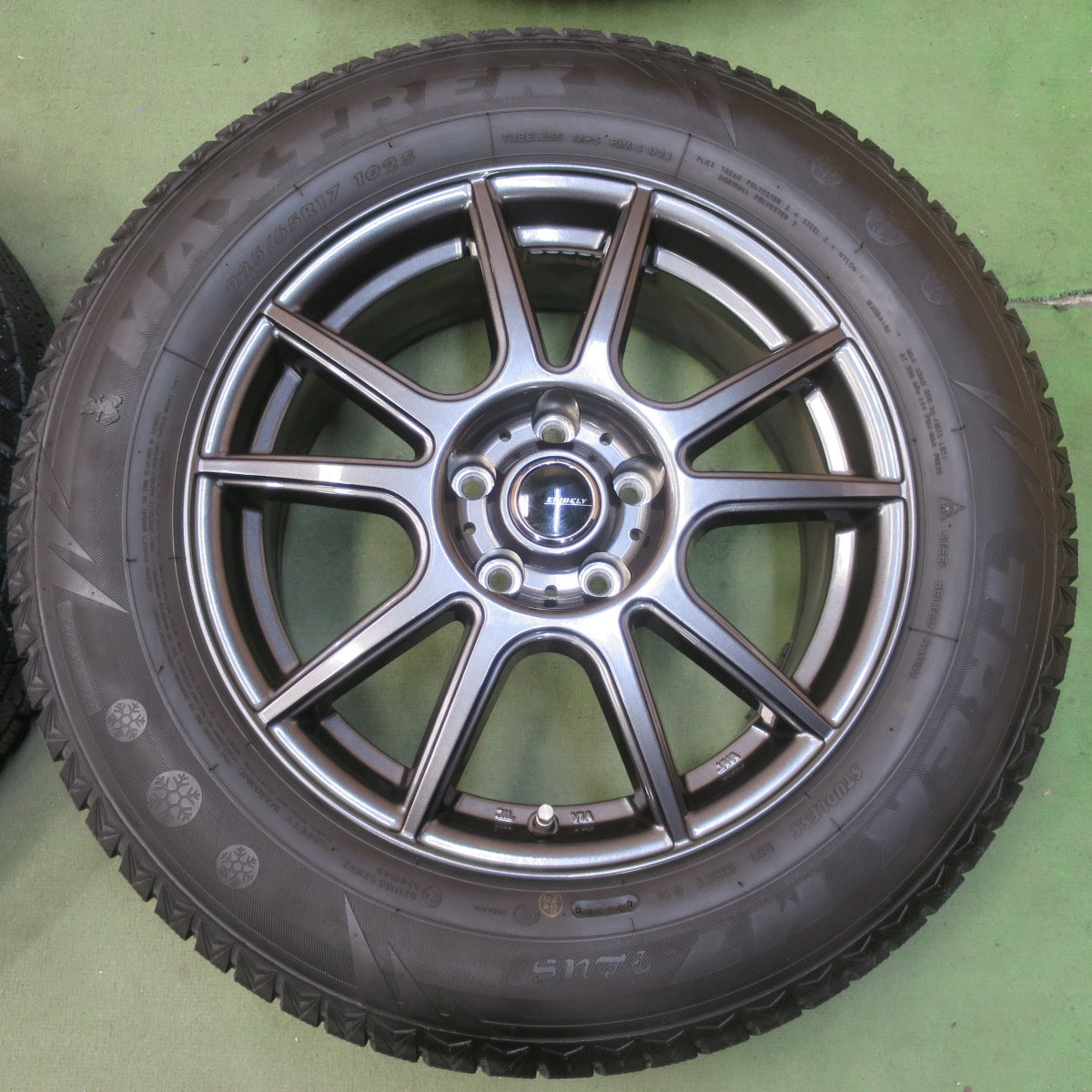 バリ溝！24年！キレイ！ほぼ10分◎スタッドレス 225/65R17 マックストレック TREK M7 Plus EMBELY エンベリー 17インチ PCD114.3/5H◎6100901イス