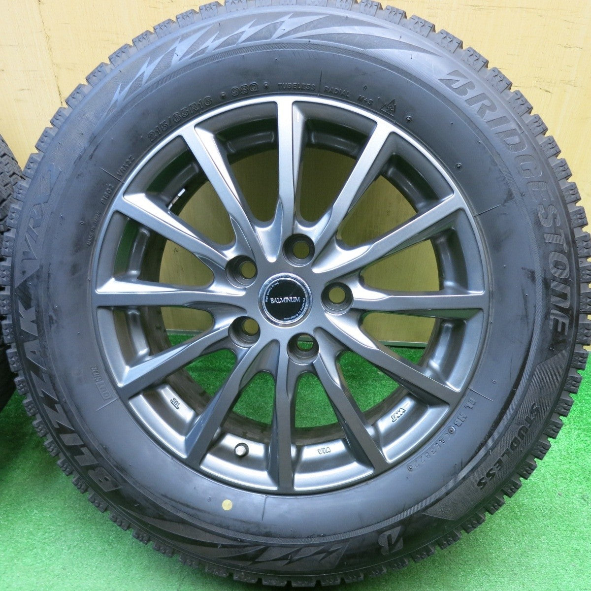 バリ溝！22年！キレイ！9分★スタッドレス 215/65R16 ブリヂストン ブリザック VRX2 BALMINUM バルミナ 16インチ PCD114.3/5H★5031602TNス