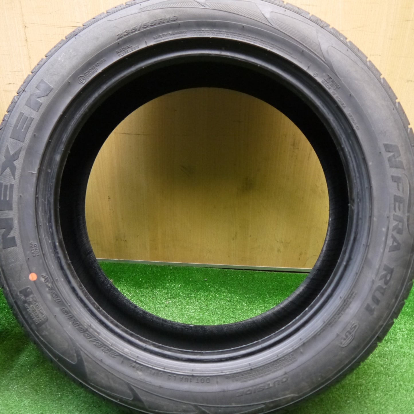 ほぼ未使用！25年★235/55R19 ネクセン N'FERA RU1 SUV タイヤ 19インチ ポルシェ マカン ベンツ GLC レクサス RX 等★5112505Hノタ