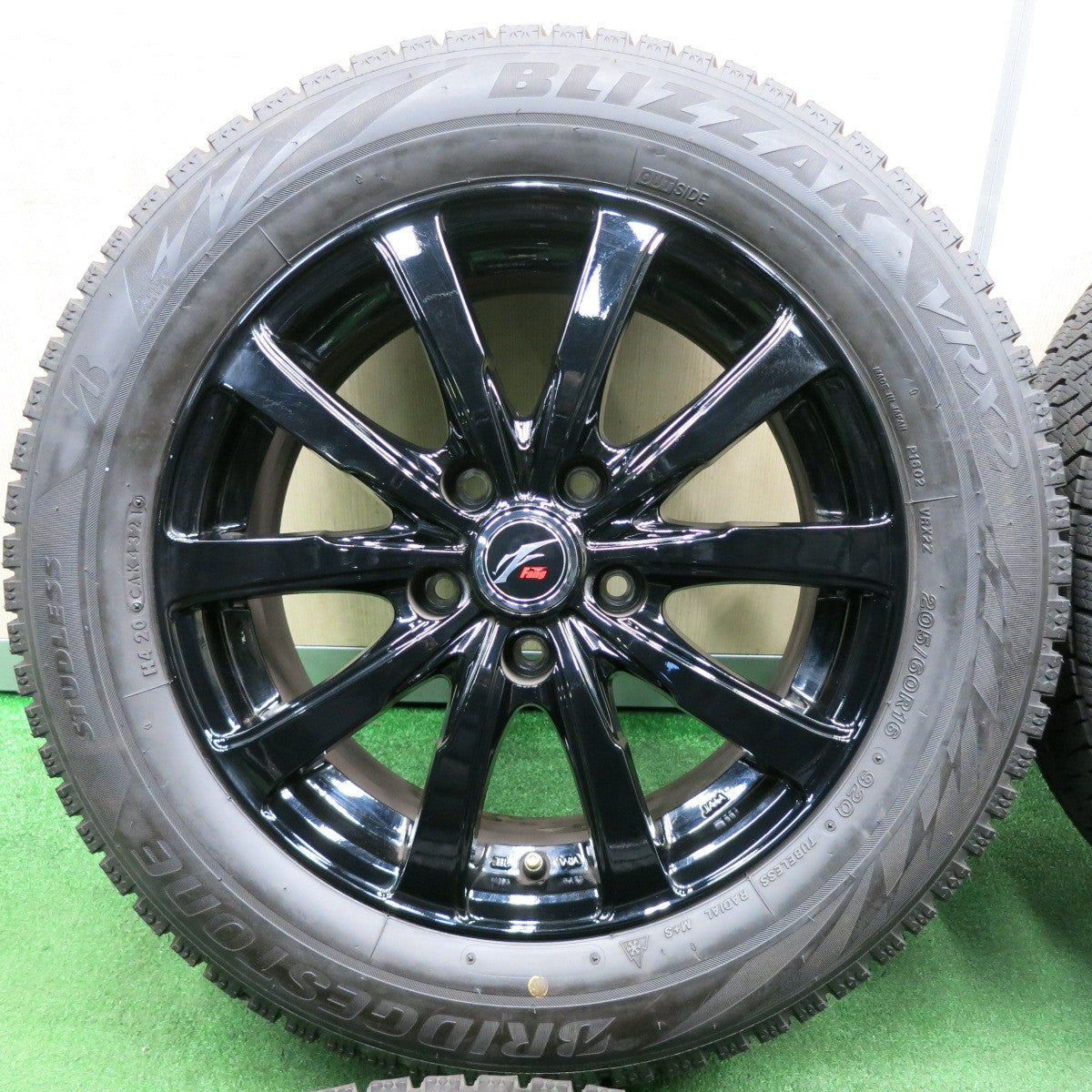 *送料無料* バリ溝！21年！ほぼ10分★スタッドレス 205/60R16 ブリヂストン ブリザック VRX2 Fang ファング 16インチ PCD114.3/5H★4032506TNス