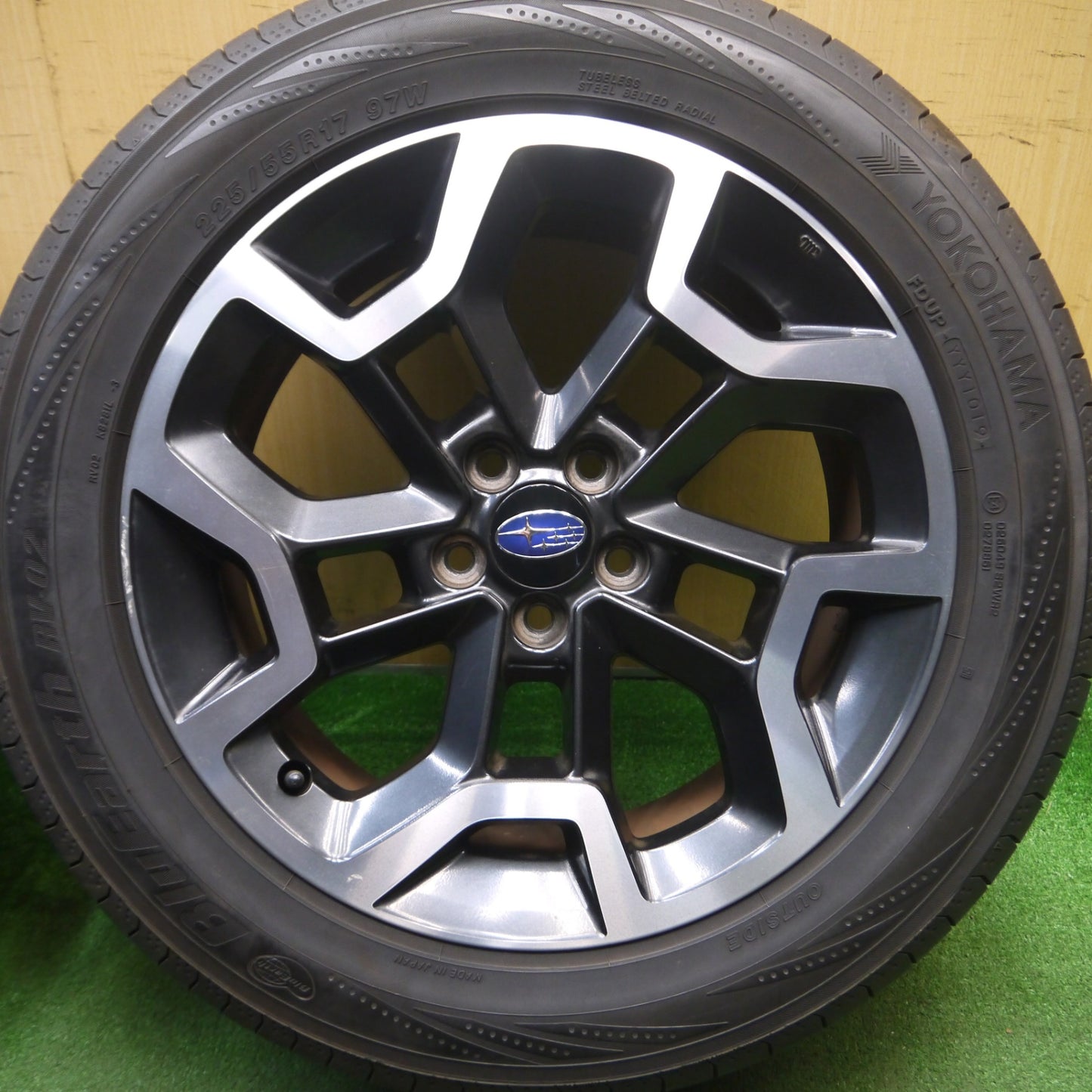[送料無料] バリ溝！9分★スバル XV 純正 225/55R17 ヨコハマ ブルーアース RV-02 ダンロップ LE MANS V 17インチ PCD100/5H★5022811Hノ