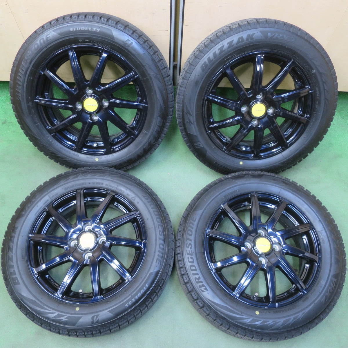 バリ溝！22年！キレイ！8.5分◎スタッドレス 175/65R15 ブリヂストン ブリザック VRX2 AIRBERG エアベルグ 15インチ PCD100/4H◎6072307イス