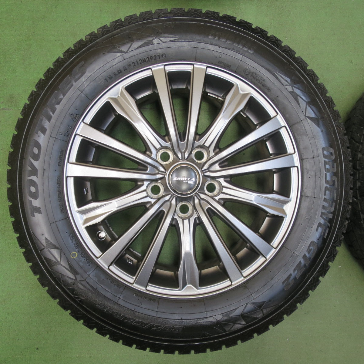 バリ溝！21年！キレイ！9.5分★スタッドレス 205/65R16 トーヨー オブザーブ GIZ2 SIBILLA NEXT W5 シビラ 16インチ PCD114.3/5H★5111206TTス