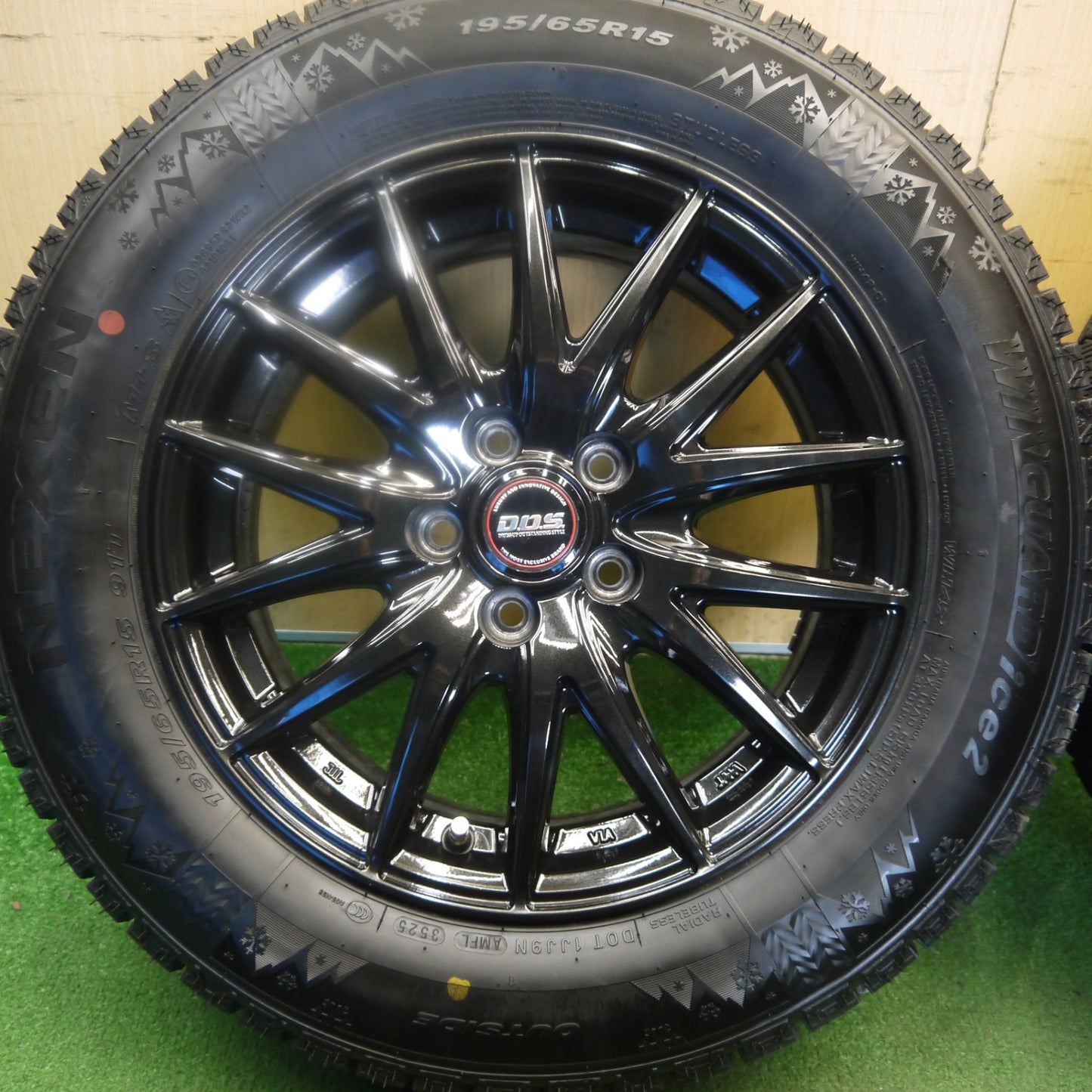 バリ溝！25年！キレイ！9.5分以上★プリウス 等 195/65R15 スタッドレス ネクセン WINGUARD ice2 D.O.S. DOS 15インチ PCD100/5H★6041408Hス