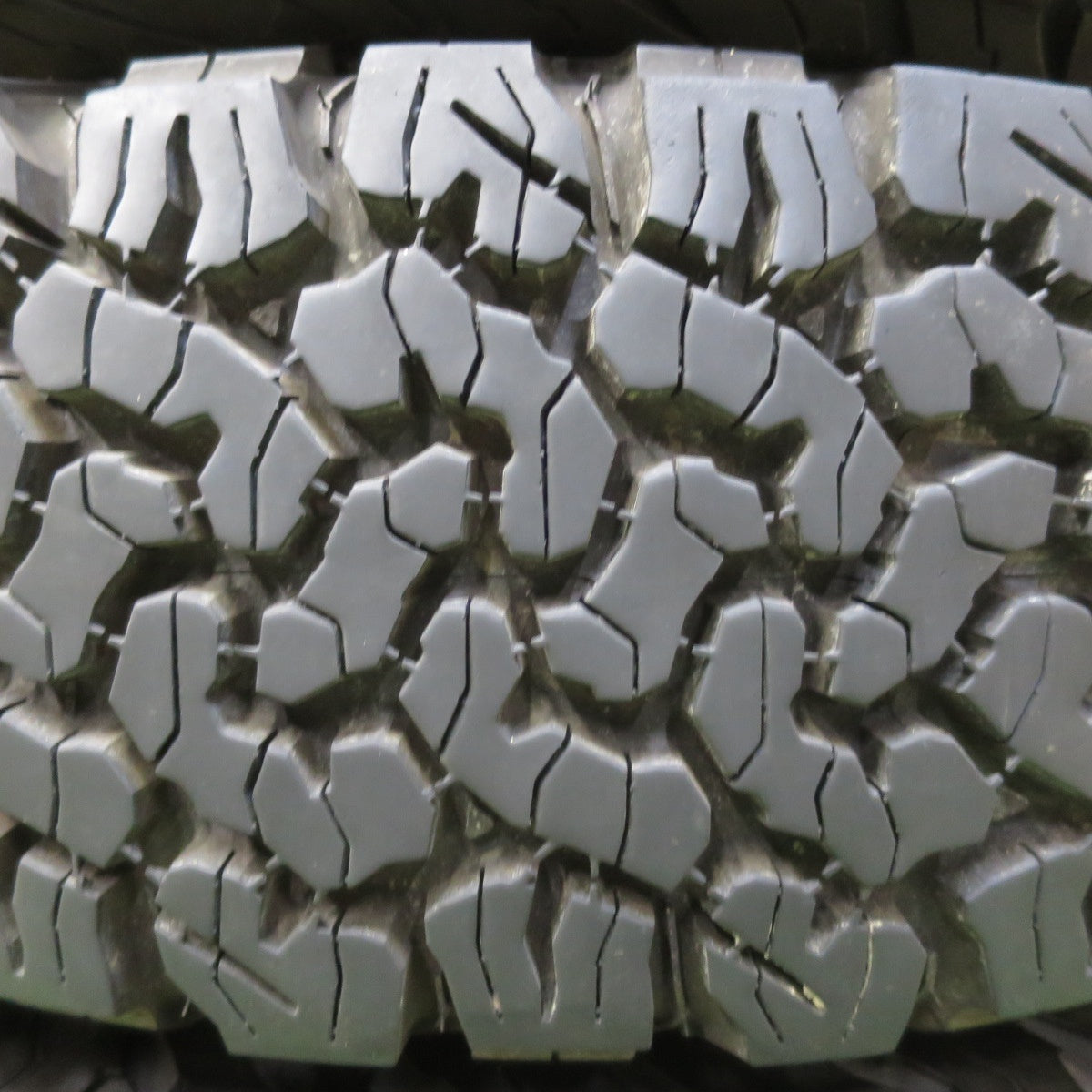 バリ溝！23年！9.5分★215/75R15 100/97S BFグッドリッチ All-Terrain T/A KO2 タイヤ 15インチ ジムニー シエラ 等★5072403イノタ