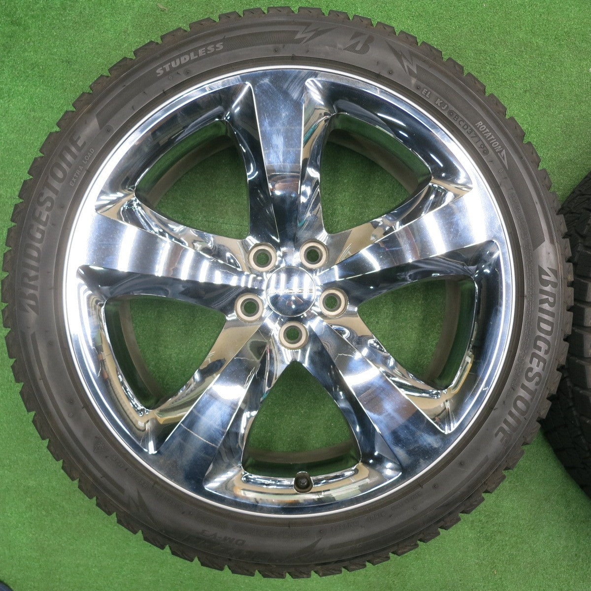 [送料無料] バリ溝！8.5分★ダッジ チャレンジャー 純正 245/45R20 スタッドレス ブリヂストン ブリザック DM-V3 20インチ PCD115/5H★4110908NJス