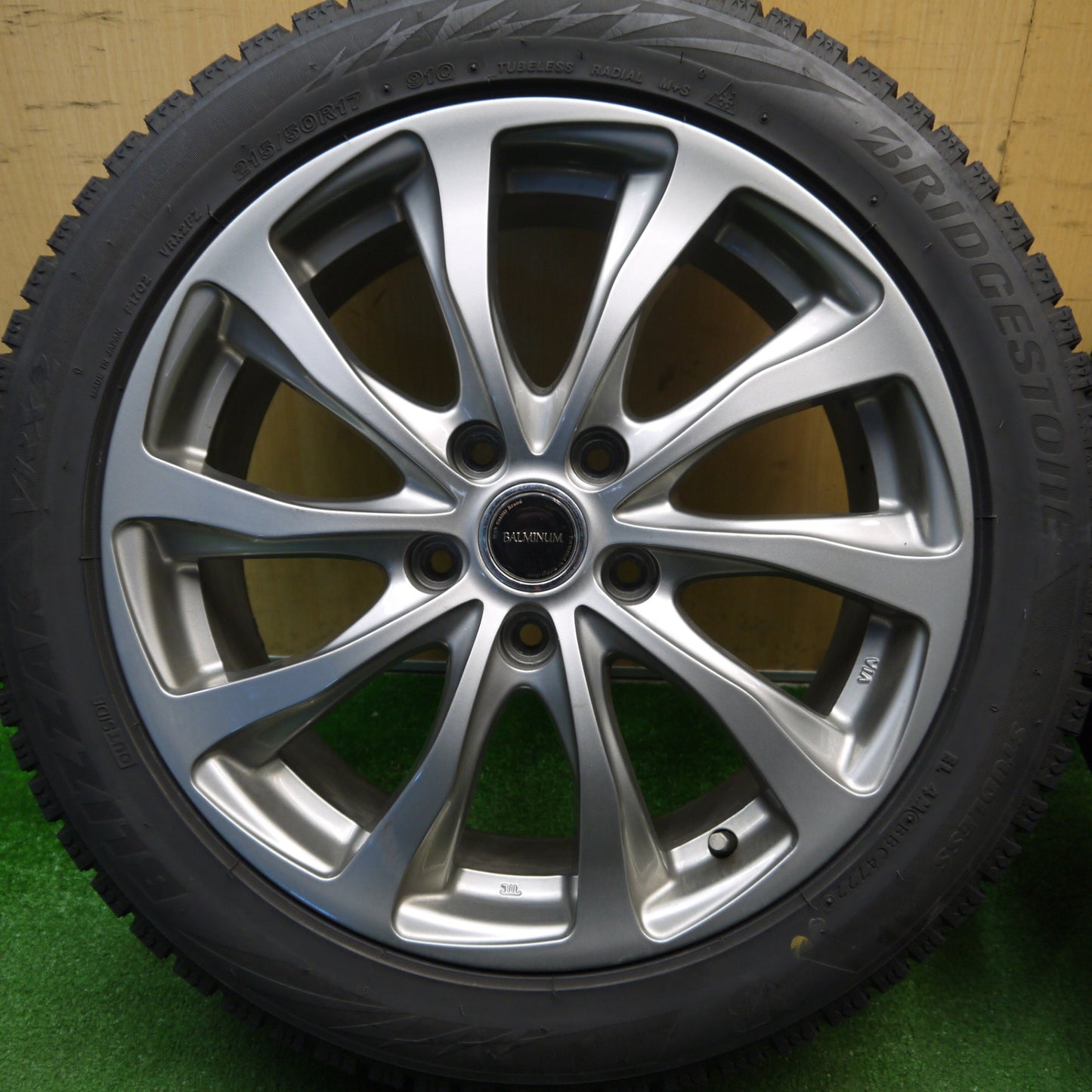 バリ溝！22年！キレイ！ほぼ10分★スタッドレス 215/50R17 ブリヂストン ブリザック VRX2 BALMINUM TR10 バルミナ 17インチ PCD114.3/5H★6020407Hス