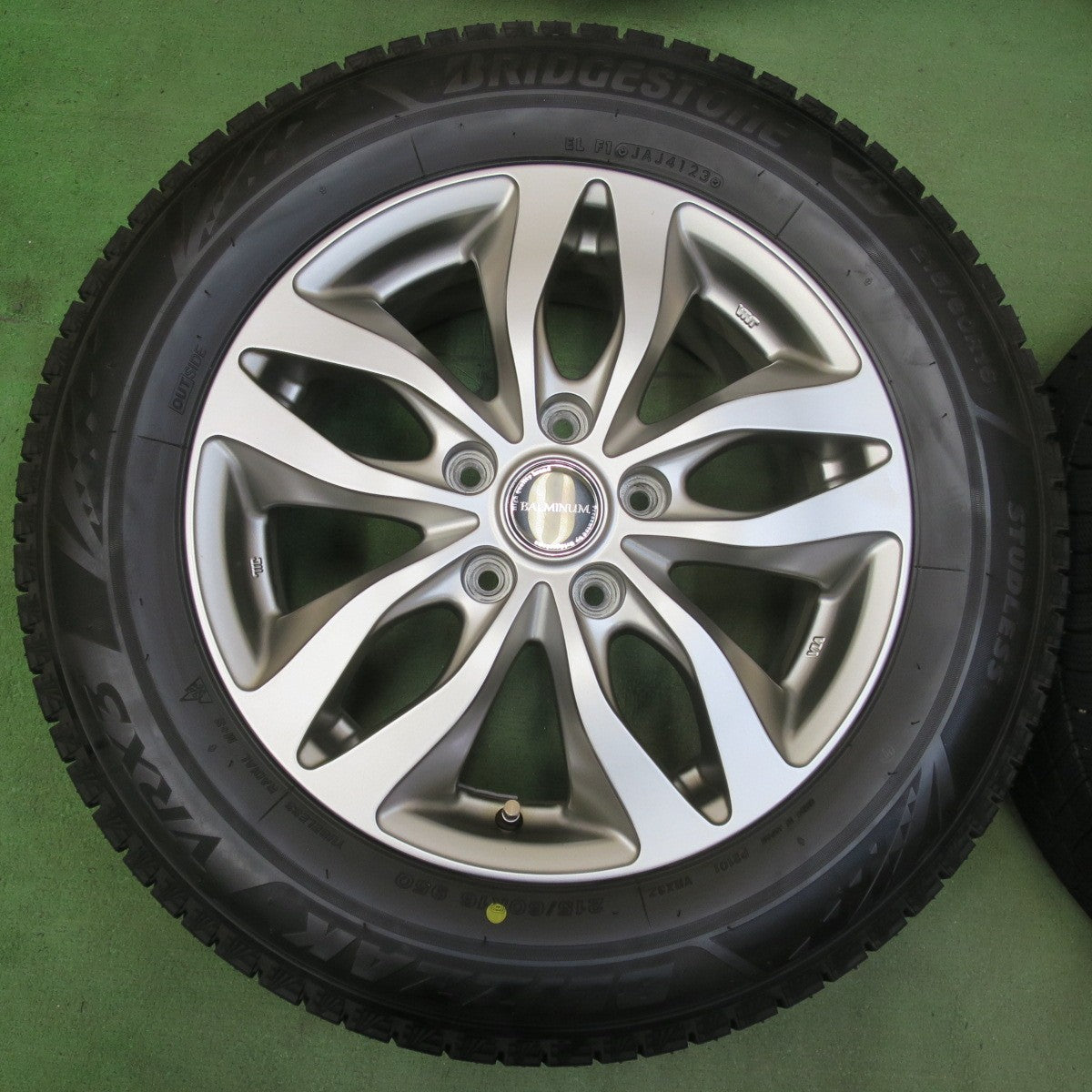 バリ溝！23年！キレイ！9.5分★スタッドレス 215/60R16 ブリヂストン ブリザック VRX3 BALMINUM バルミナ 16インチ PCD114.3/5H★5110814イス