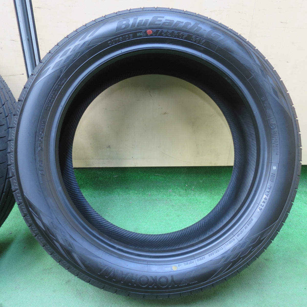 新車外し！25年★205/55R17 ヨコハマ BluEarth-GT AE51 ブルーアース 17インチ タイヤ ノア ヴォクシー ステップワゴン 等★5122609イノタ