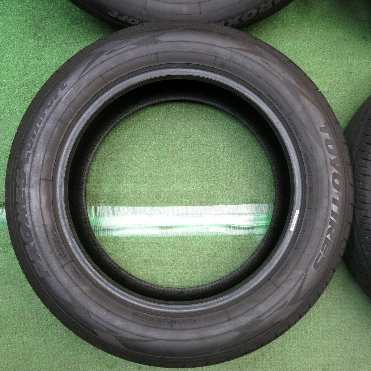 バリ溝！24年！9.5分◎225/60R18 トーヨー プロクセス Comfort コンフォート 18インチ タイヤ 40系 アルファード ハリアー RAV4 等◎6092308KKノタ
