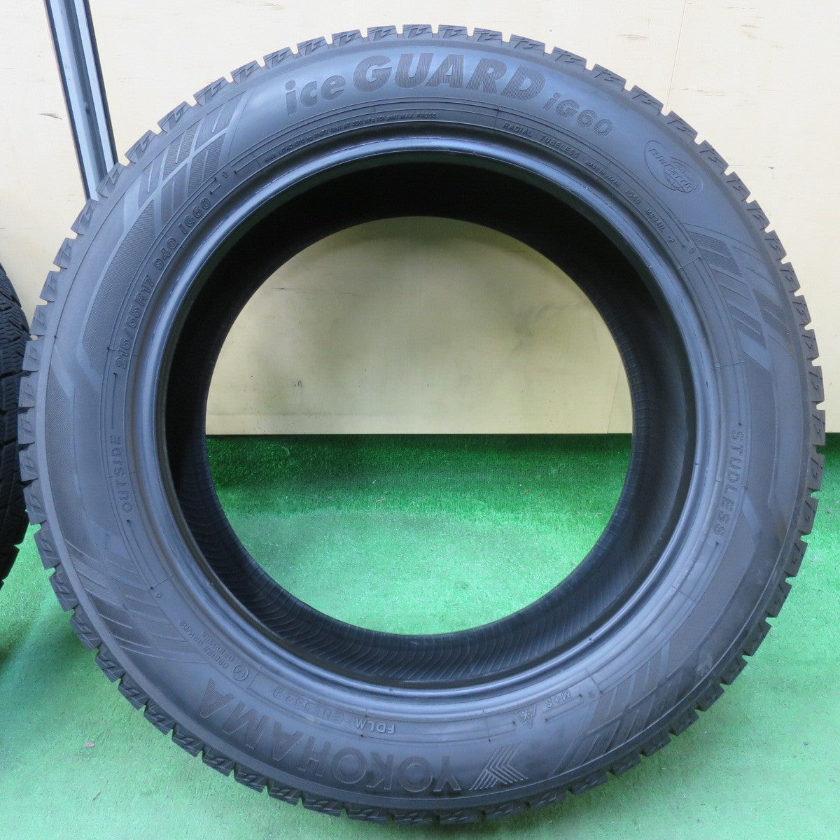 [送料無料] バリ溝！22年！9.5分以上★スタッドレス 215/55R17 ヨコハマ アイスガード iG60 タイヤ 17インチ ヴェゼル カムリ クラウン 等★4111302イスタ