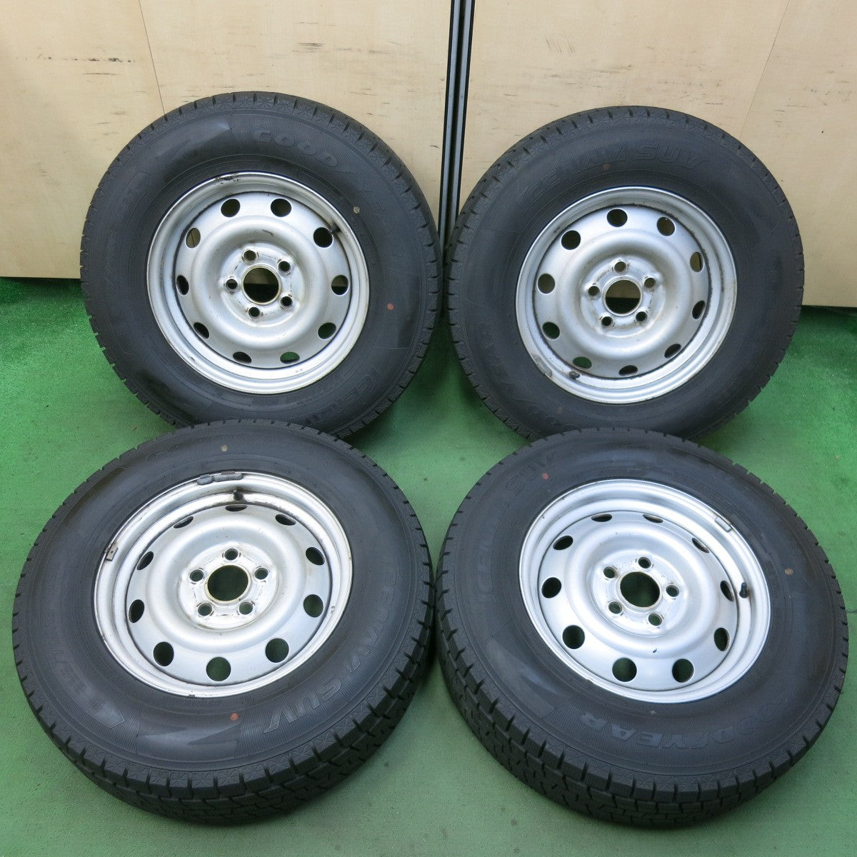 バリ溝！22年！9.5分以上★ランドローバー 等 235/70R16 スタッドレス グッドイヤー アイスナビ SUV スチール ホイール 16インチ PCD120/5H★5062605SYス