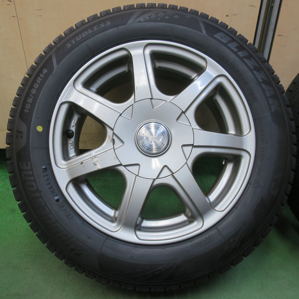バリ溝！25年！ほぼ10分◎スタッドレス 165/65R14 ブリヂストン ブリザック VRX3 JOKER ジョーカー 14インチ PCD100 114.3/4H マルチ◎6070806イス