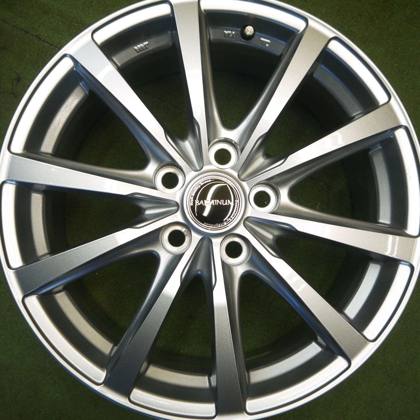 未使用★BALMINUM LS10 バルミナ 17インチ ホイール 17×6.5J PCD114.3/5H★6051910Hホ