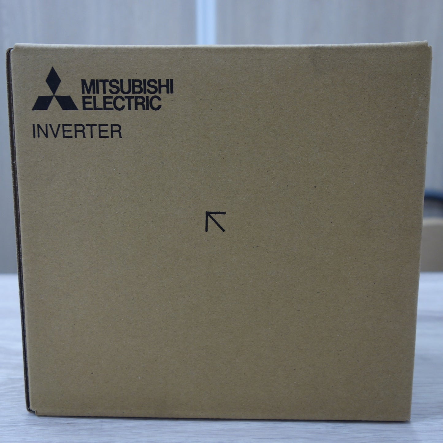 [送料無料] 新品☆三菱電機 インバーター FR-E840-0.4K-1 MITSUBISHI ELECTRIC 発電機☆