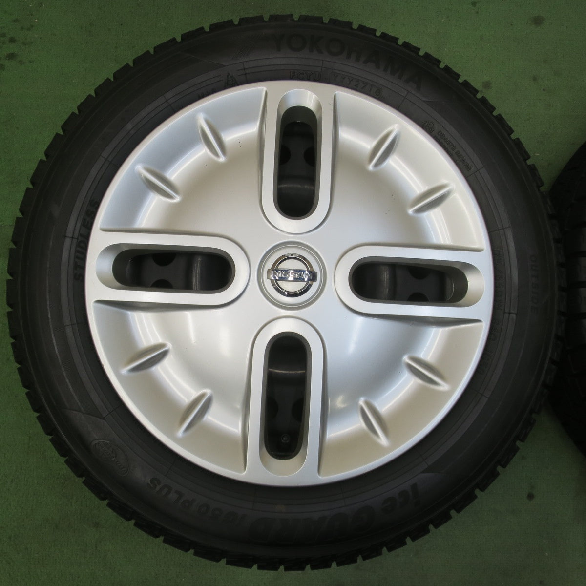 ほぼ未使用！キレイ★日産 キューブ 純正 スチール 175/65R15 スタッドレス ヨコハマ アイスガード iG50 プラス 15インチ PCD100/4H★6012807イス