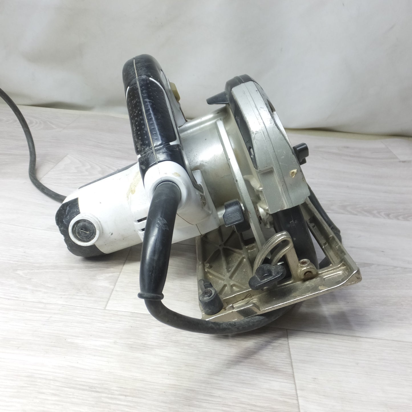 [送料無料] ◆makita マキタ 165mm 電子マルノコ 5732C 切断機 丸のこ 電動工具 100V◆
