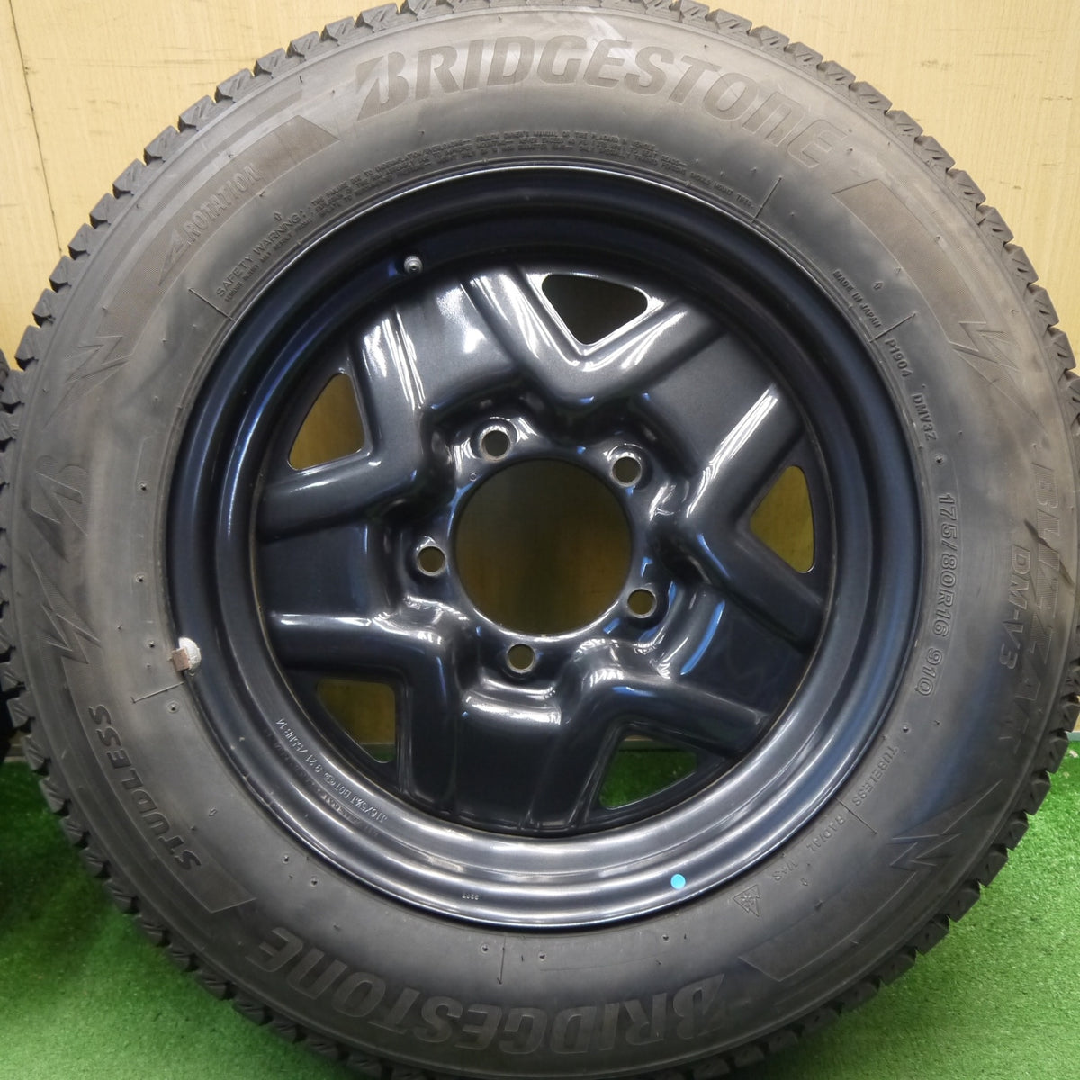 キレイ◎スズキ JB64 W ジムニー 純正 スチール 175/80R16 スタッドレス ブリヂストン ブリザック DM-V3 16インチ PCD139.7/5H◎6091406Hス