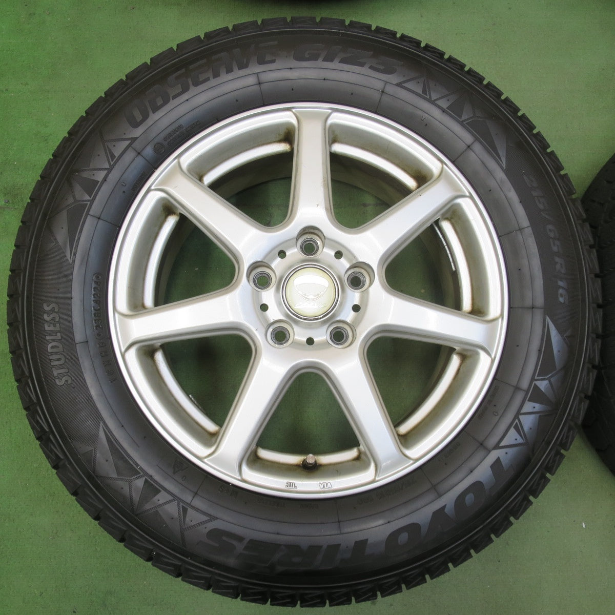 バリ溝！24年！ほぼ10分★スタッドレス 215/65R16 トーヨー オブザーブ GIZ3 PRD V7 ダンロップ製 16インチ PCD114.3/5H★5110713イス