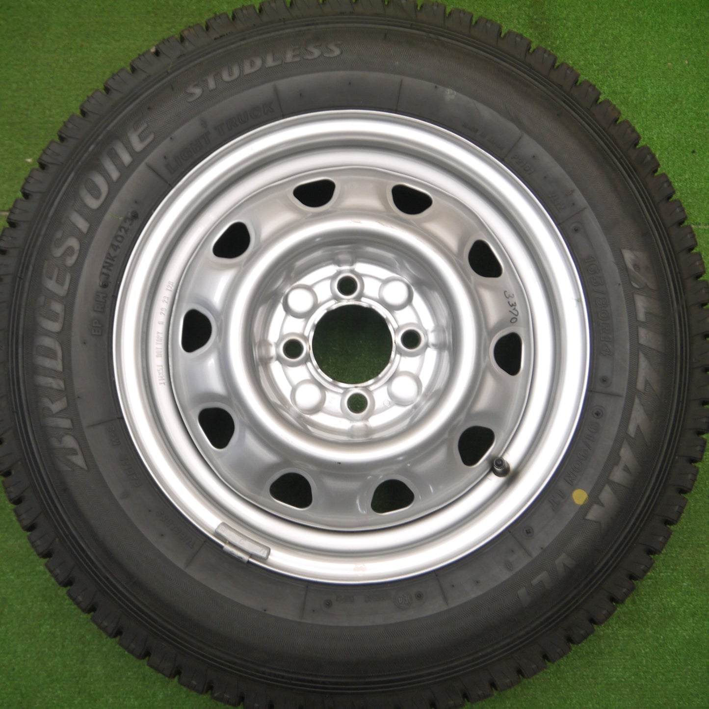 [送料無料] バリ溝！23年！キレイ！9.5分以上★スタッドレス 165/80R14 91/90N ブリヂストン ブリザック VL1 スチール ホイール 14インチ PCD100/4H★4121807Hス