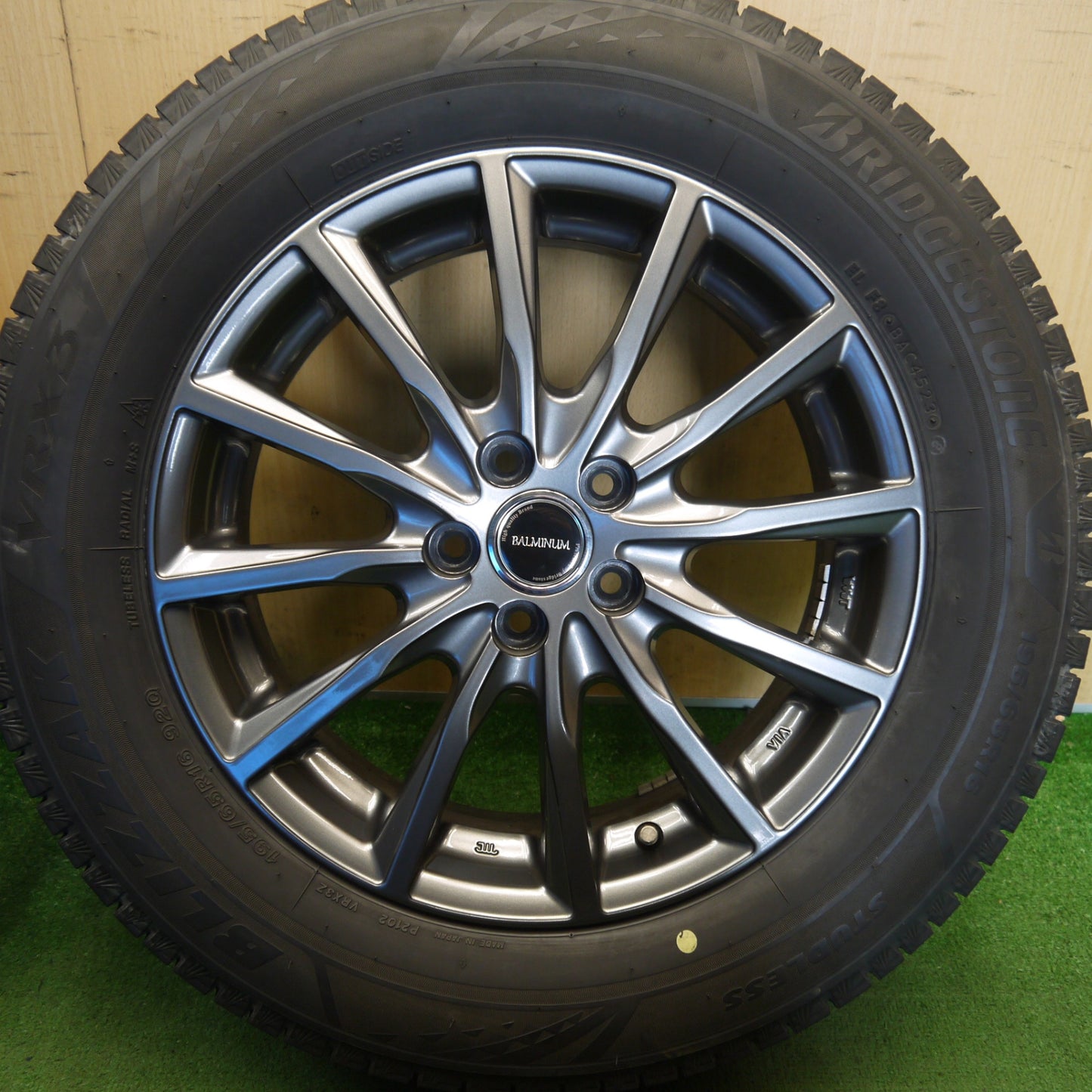 バリ溝！23年！キレイ！9.5分◎ライズ ロッキー 等 195/65R16 スタッドレス ブリヂストン ブリザック VRX3 BALMINUM AR12 バルミナ 16インチ PCD100/5H◎6080303Hス