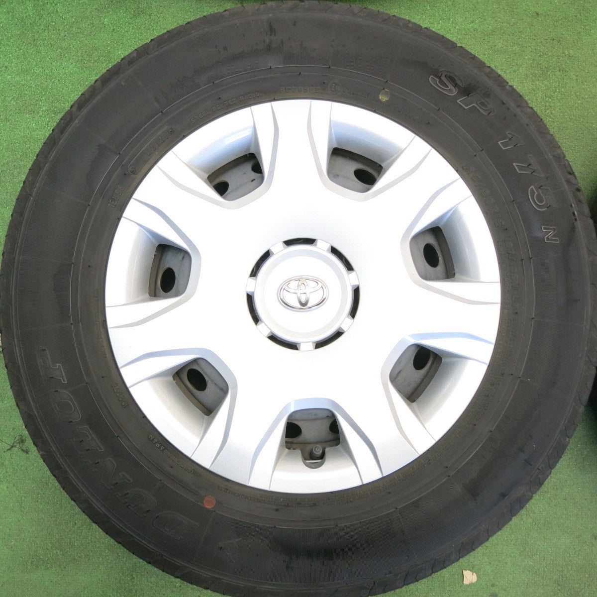 キレイ！23年★トヨタ 200系 ハイエース 純正 スチール 195/80R15 107/105N ダンロップ SP175N 15インチ PCD139.7/6H★6053004HAノ