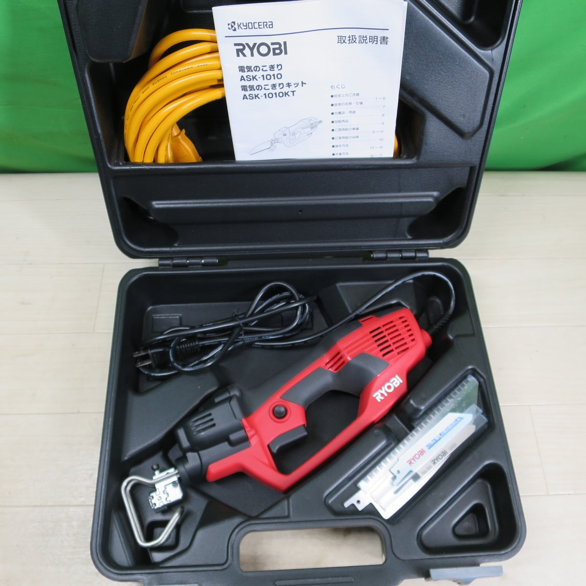 [送料無料] 美品！付属品付き☆京セラ 電気 のこぎり ASK-1010 電動 工具 切断機 ノコギリ KYOCERA 100V コード式☆