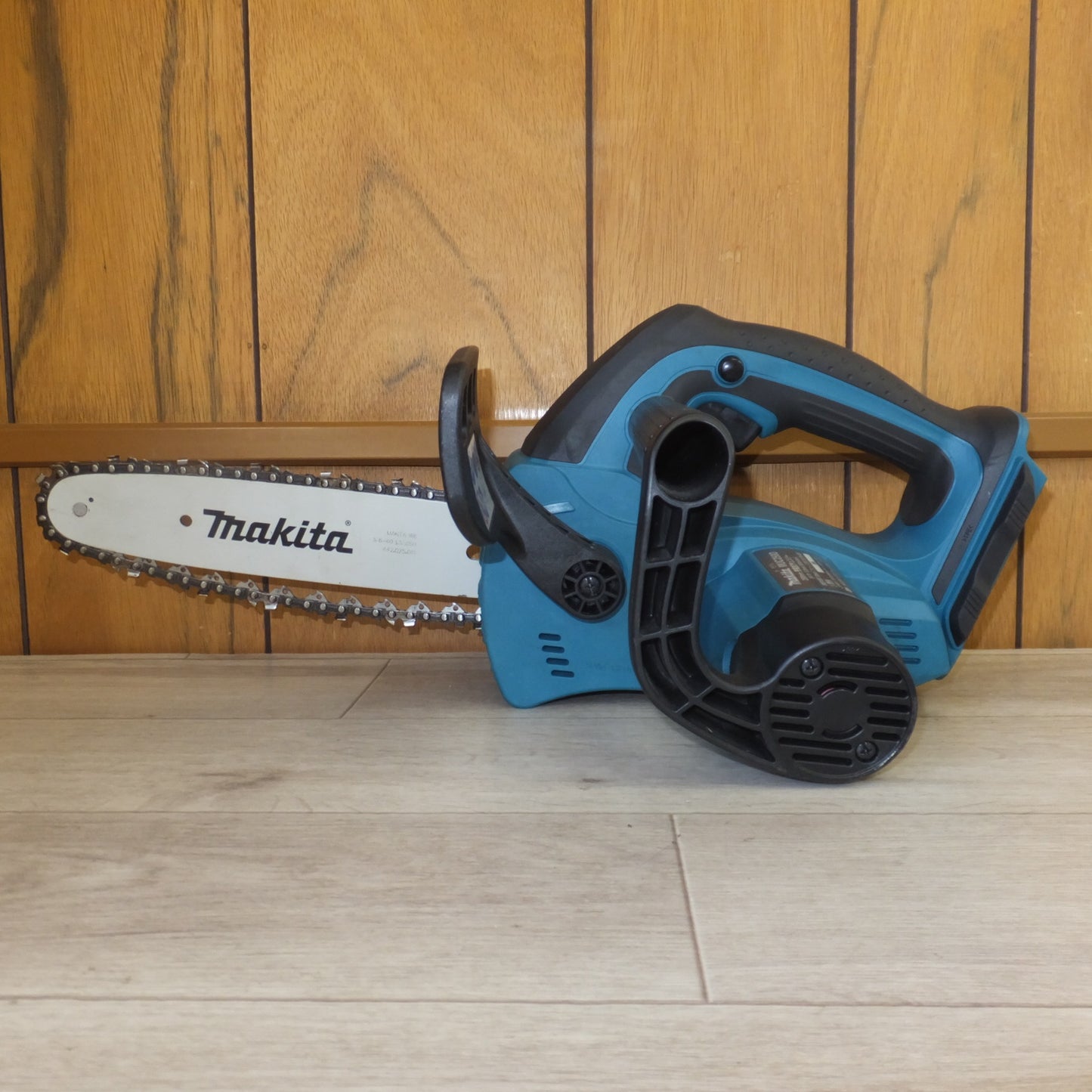 [送料無料] 美品★マキタ makita 250mm 充電式チェンソー MUC250D 36V 本体のみ★