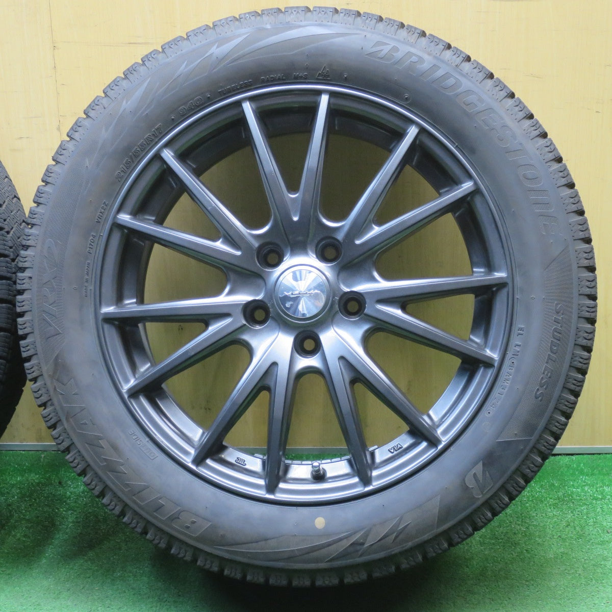 バリ溝！24年！9.5分★スタッドレス 215/55R17 ブリヂストン ブリザック VRX2 VELVA SPORT ヴェルヴァ 17インチ PCD114.3/5H★6033103NJス