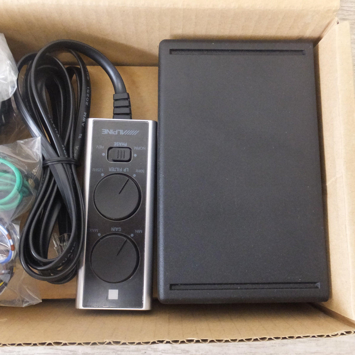 [送料無料] 岐阜発 現状品★アルパイン ALPINE パワードサブウーファー SWE-2200　DRIVE POWERED WOOFER★