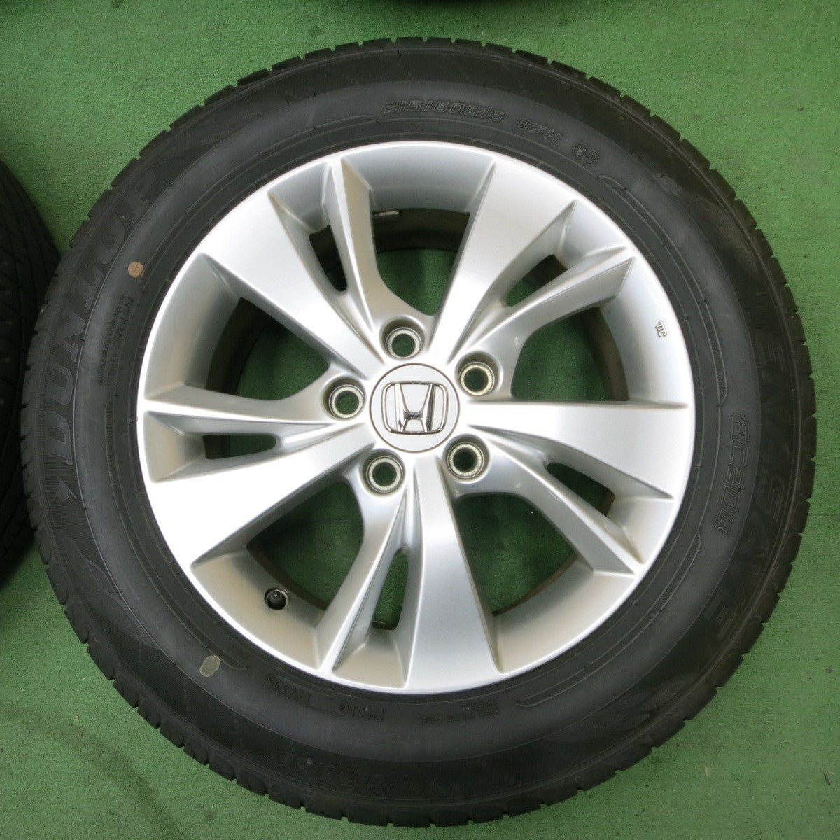 バリ溝！24年！9.5分以上★ホンダ ヴェゼル 純正 215/60R16 ダンロップ エナセーブ EC204 16インチ PCD114.3/5H★5040205ナノ